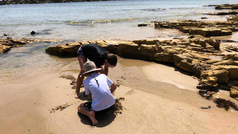 rock-pools-at-swansea-heads-digging-sand
