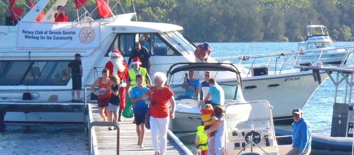 santa-on-the-boat-lake-macquarie